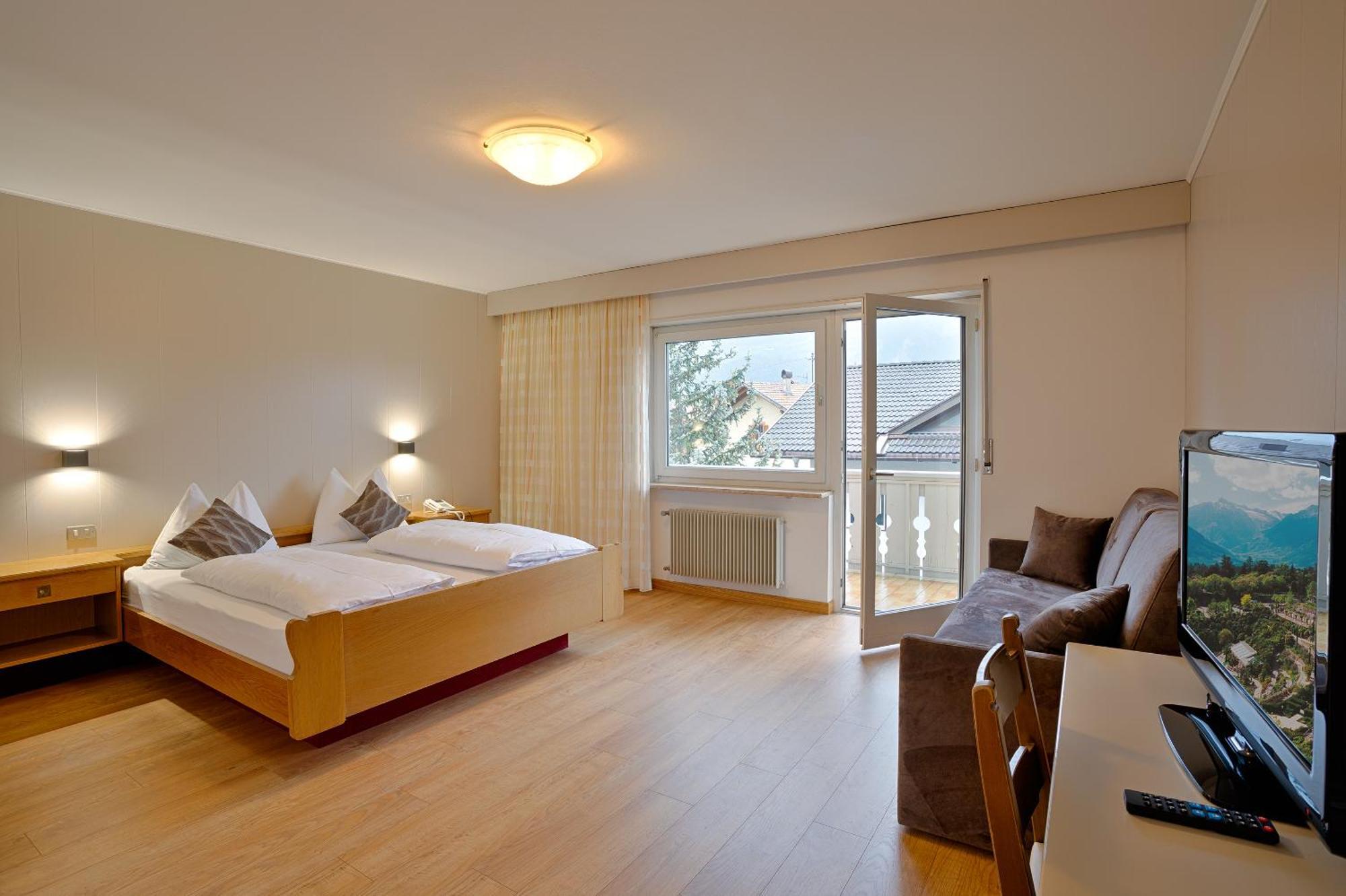Hotel Lamm Naturns Exterior foto