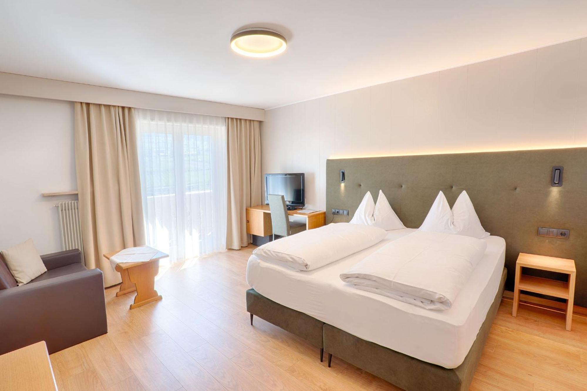 Hotel Lamm Naturns Exterior foto
